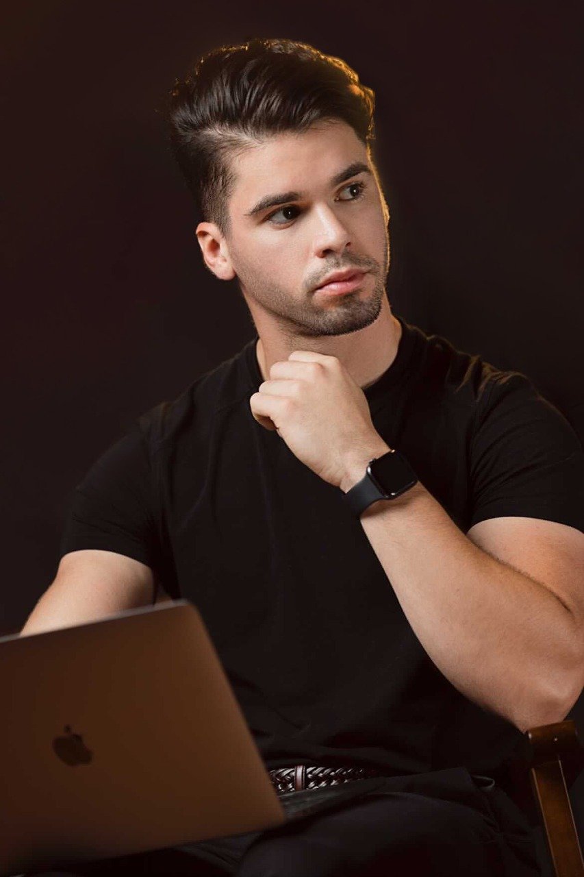 Gustavo Coelho — autor do Pergaminho Design Feminino